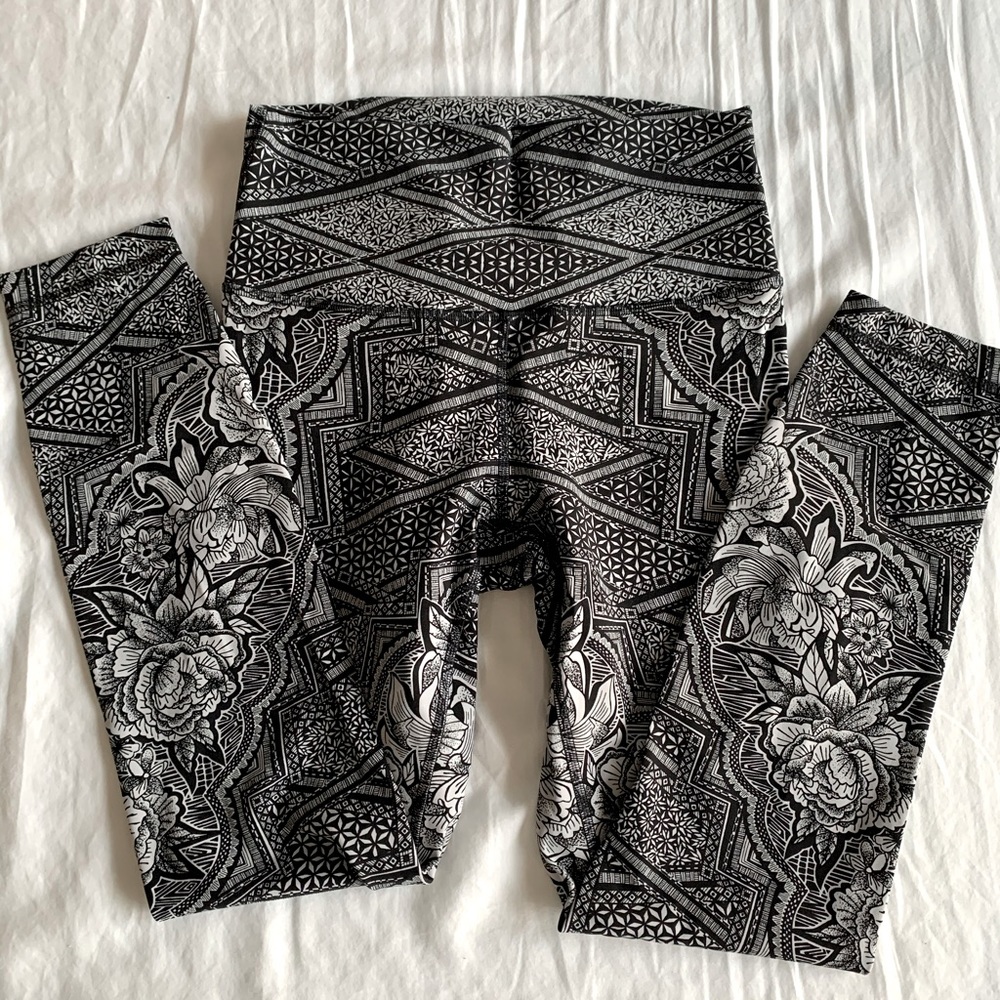 Lululemon leggings size 6